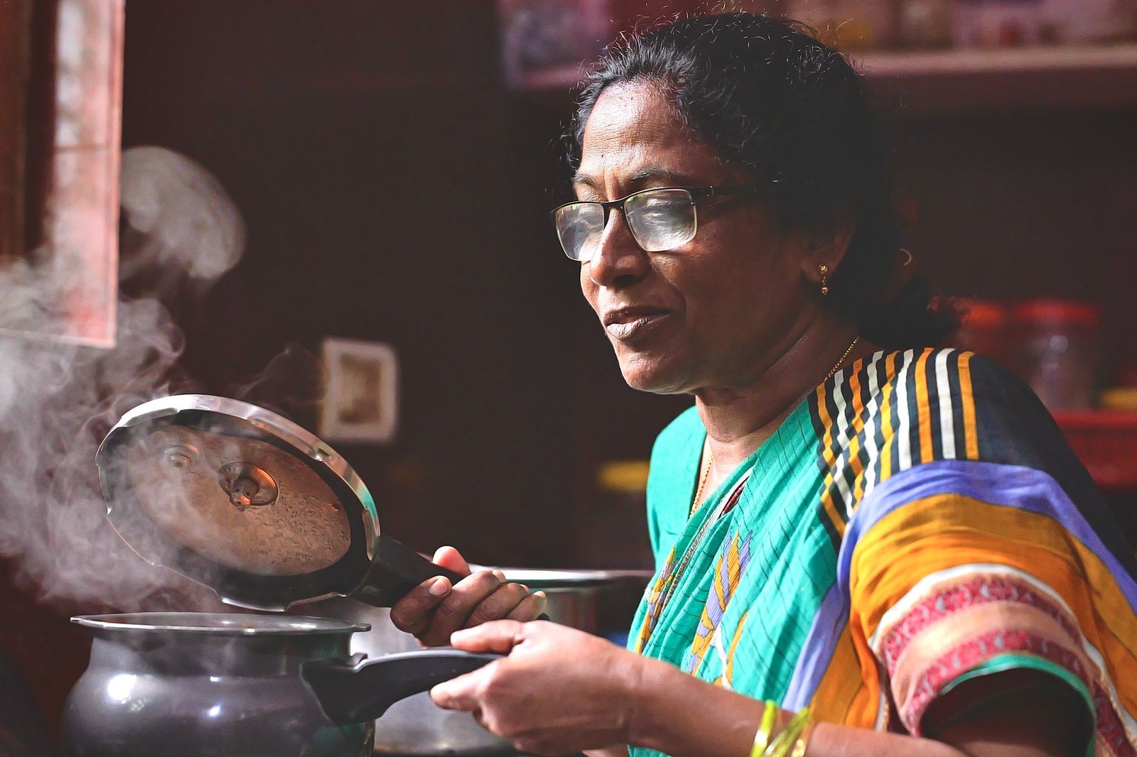 Best Pressure Cookers Under ₹1,500